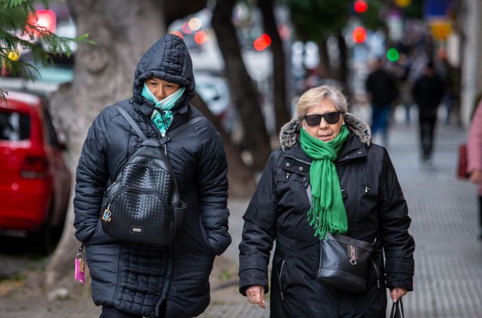 Cómo Mantenerse Caliente sin Desperdiciar Energía durante una Ola de Frío